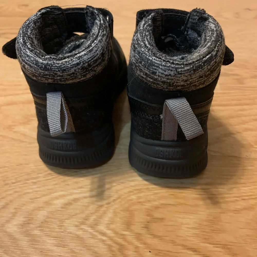 Black toddler high-top winter boots size 9